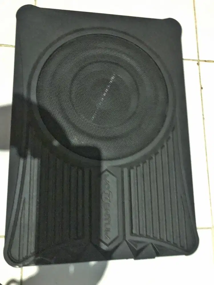 subwofer aktif MOMENTUM SBM 8