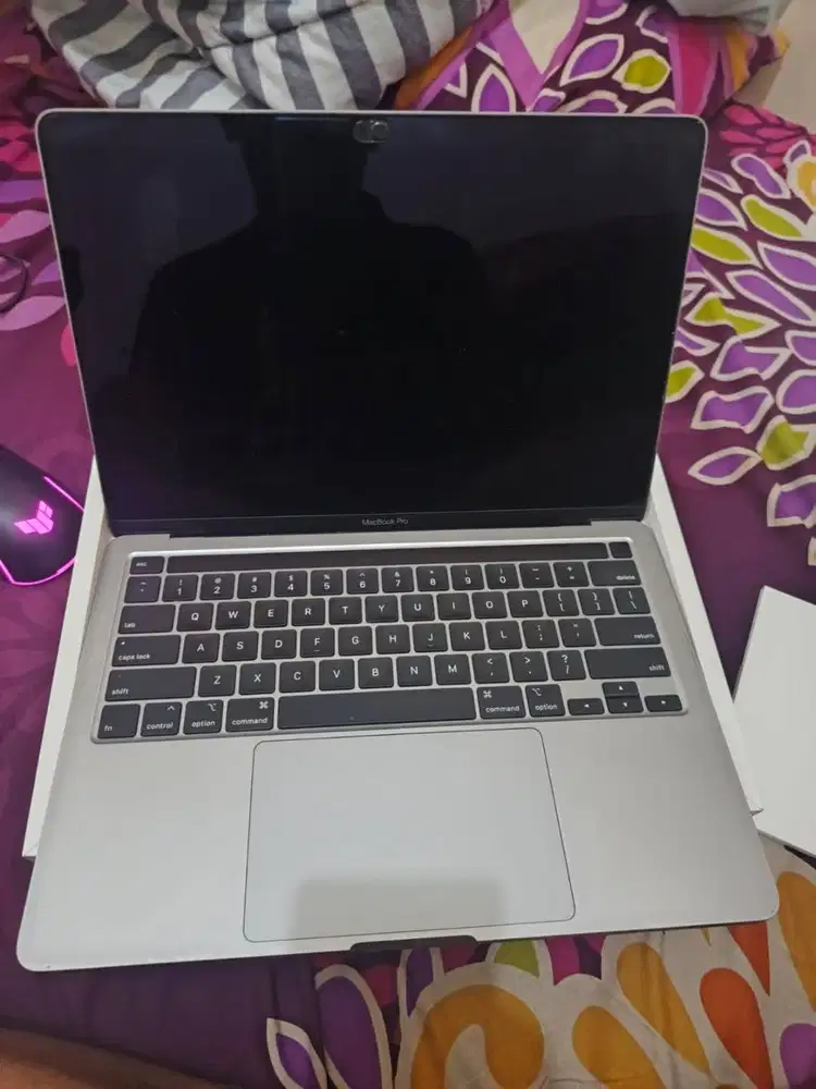 MacBook Pro 13 2020 (Intel i5 / 8GB / 256GB SSD) - Space Grey Fullset