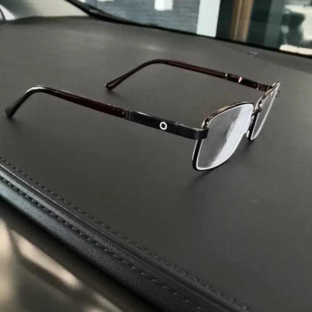 Kacamata MONTBLANC