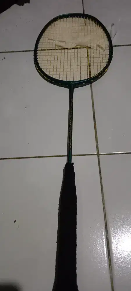 Raket bulutangkis Yonex
