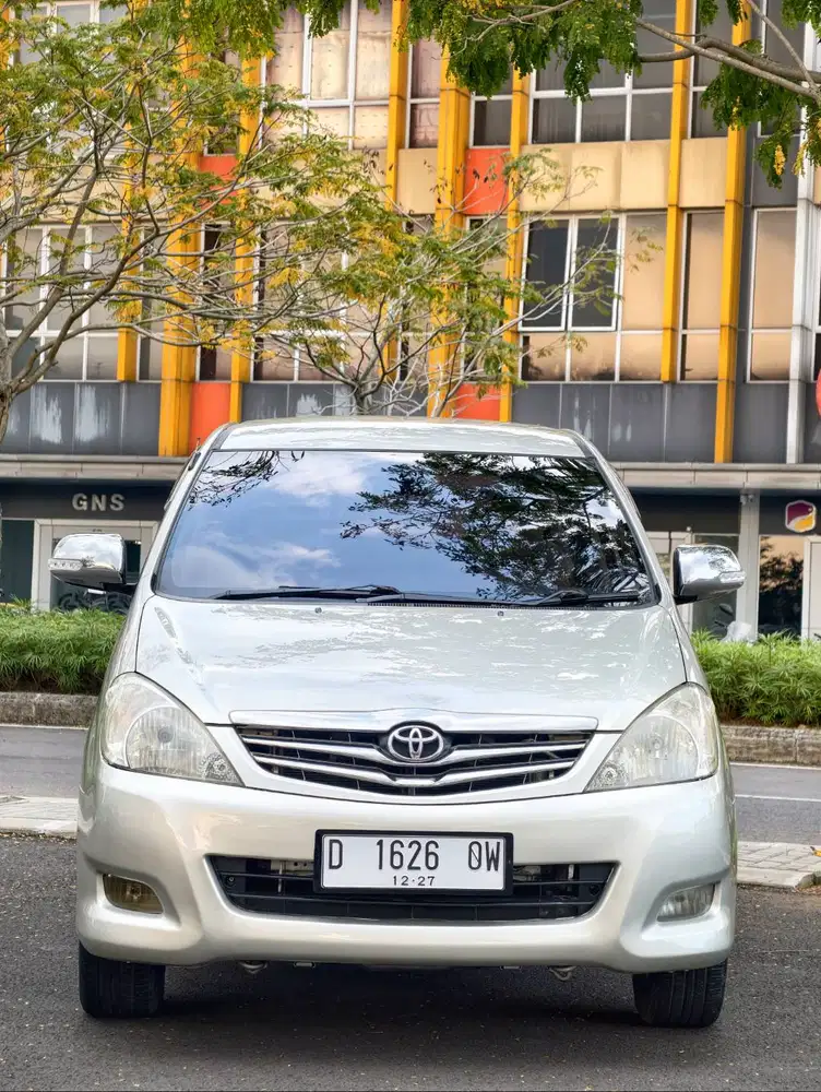 Toyota kijang innova g AT 2011 silver