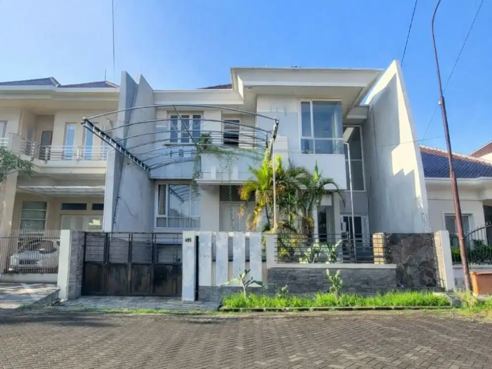 DIJUAL RUMAH HITUNG TANAH MANYAR KERTOADI MURAH ROW JALAN 5 MOBIL LB 500 (HOT LISTING)