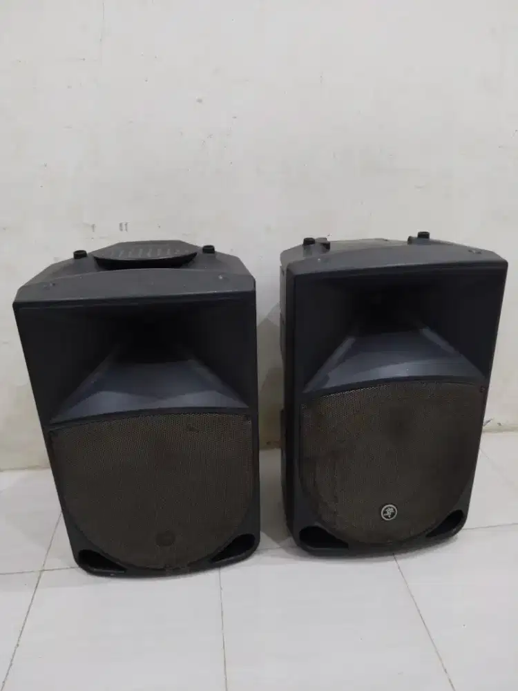 Speaker aktif mackie thump 15a
