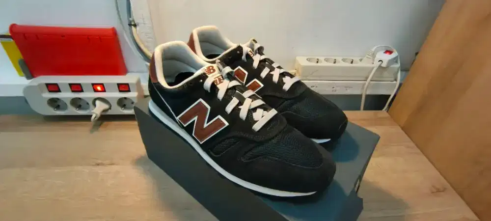 New Balance 737 sepatu pria