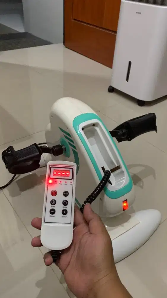 Sepeda statis elektrik pakai remote