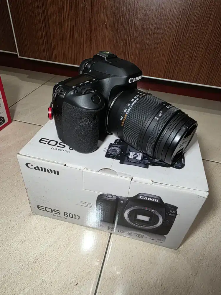 Jual kamera Canon 80D wifi + lensa Sigma DC 18 -250mm