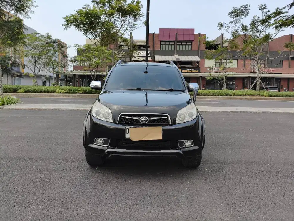 Toyota Rush s matic 2010 hitam