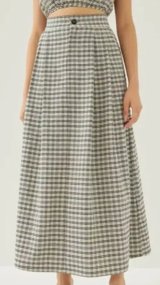 Long skirt  LOVE BONITO size S