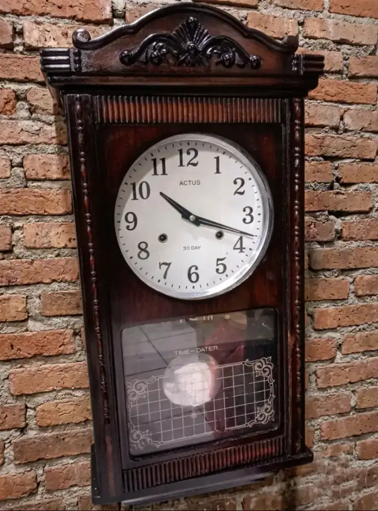 Jam dinding Vintage ACTUS