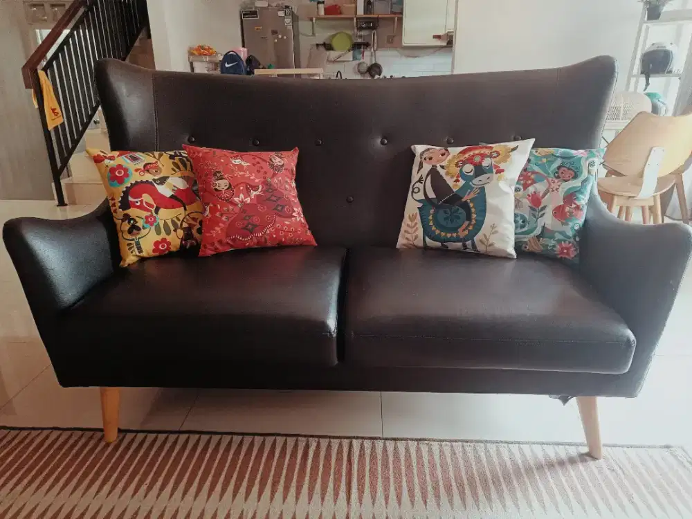 Dijual cepat! Sofa INFORMA model Skandinavian 164 cm
