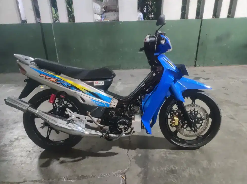 F1ZR TAHUN 2004
