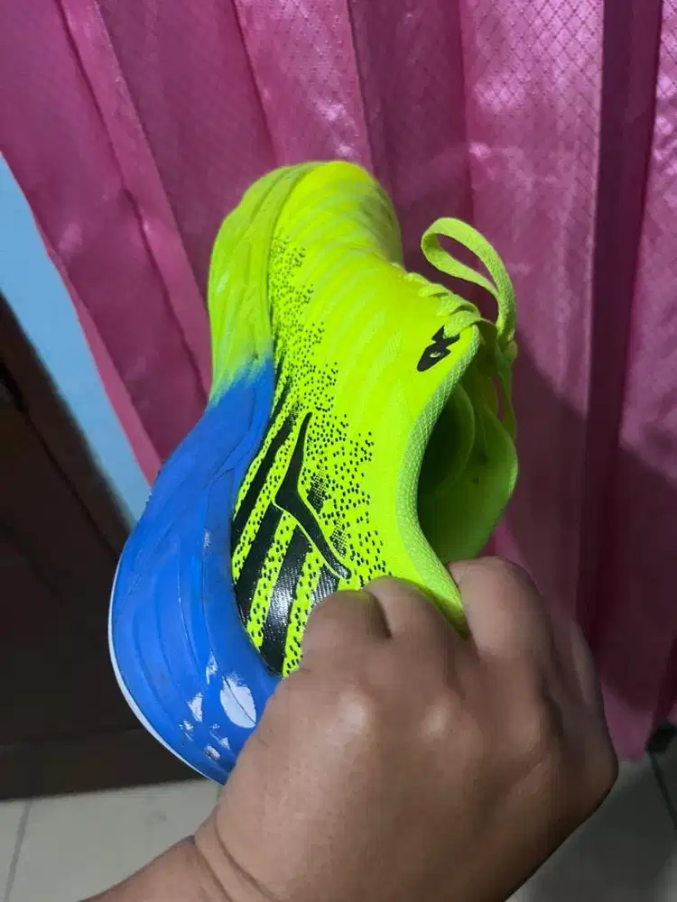 Sepatu lari hoka