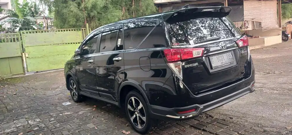 Toyota Kijang Innova venturer 2022 Bensin