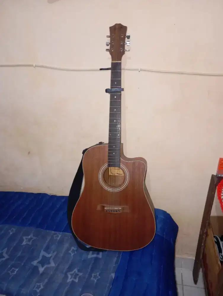 Gitar akustik cowboy