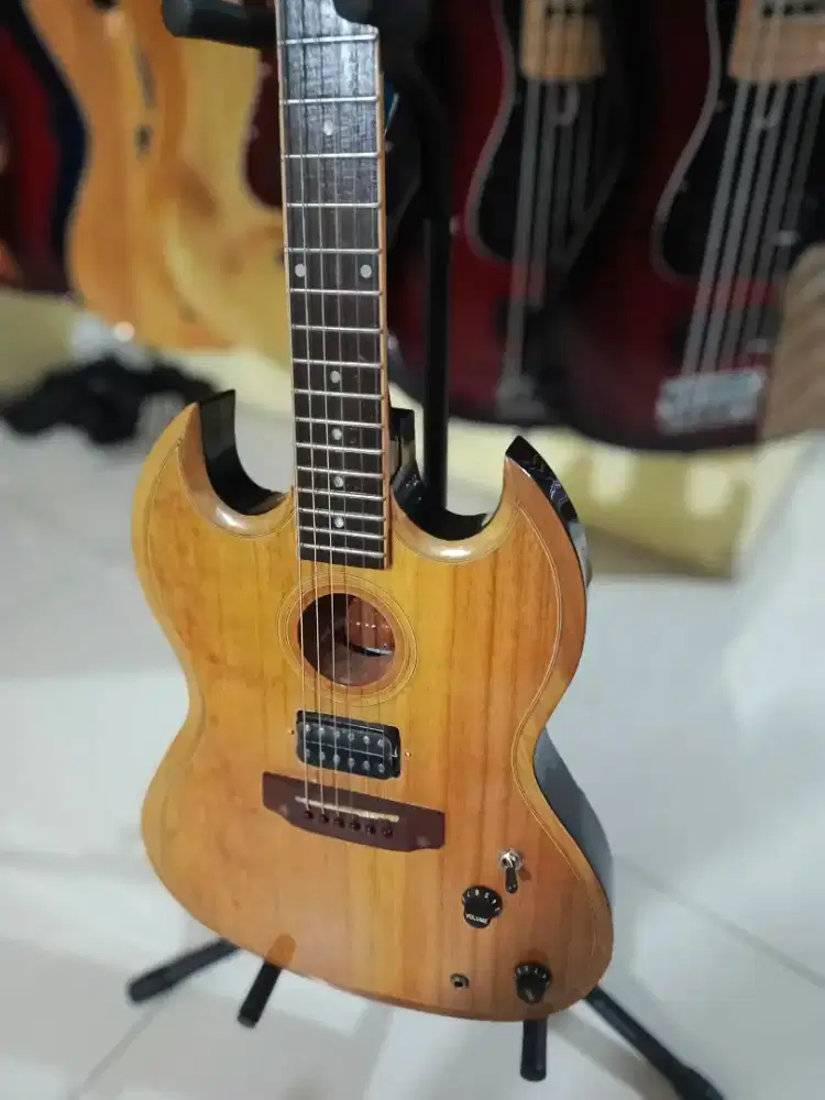 Gitar Gibson SG kustik