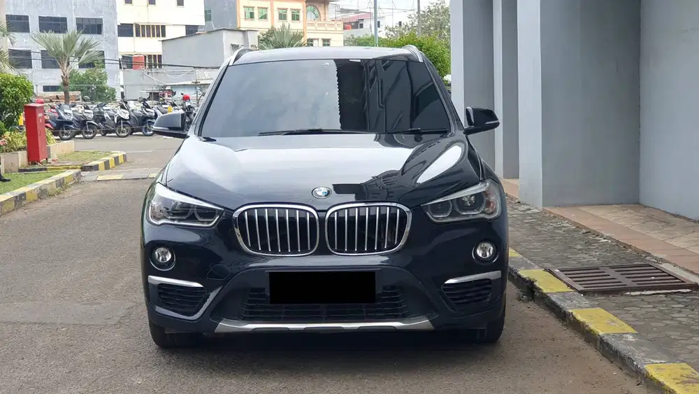 BMW X1 X 1 sDrive 1.8i XLine F48 Panoramic AT Hitam 2018 Low KM