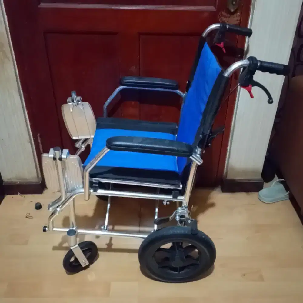Kursi Roda Travel Omega