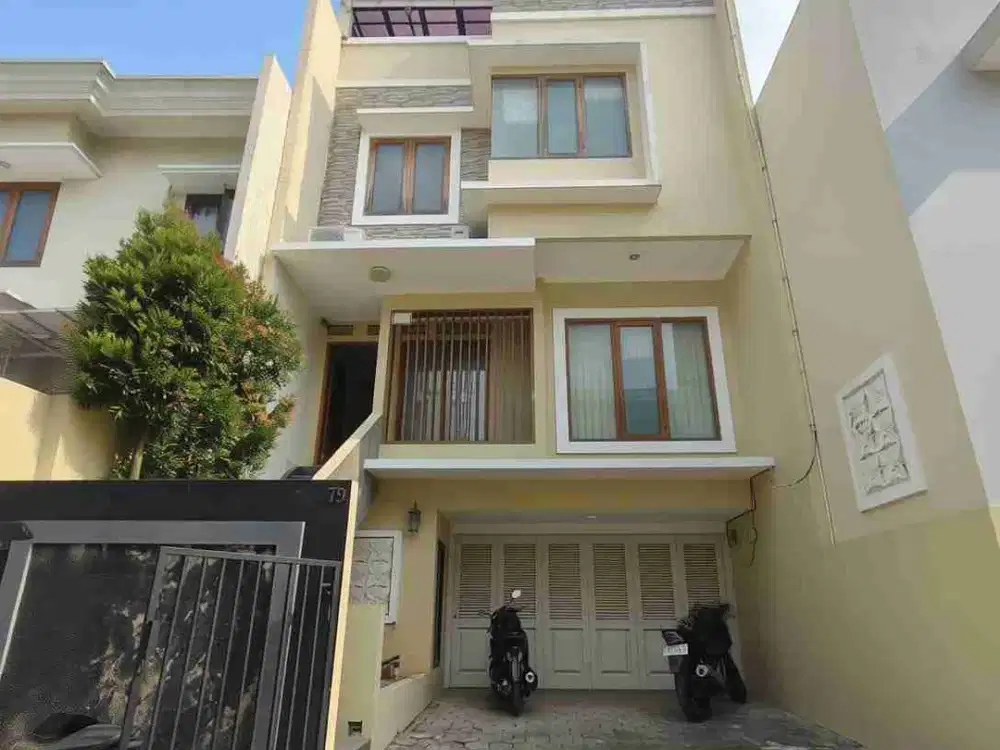 rumah modern minimalis 3 Lantai di Lubang Buaya Jaktim