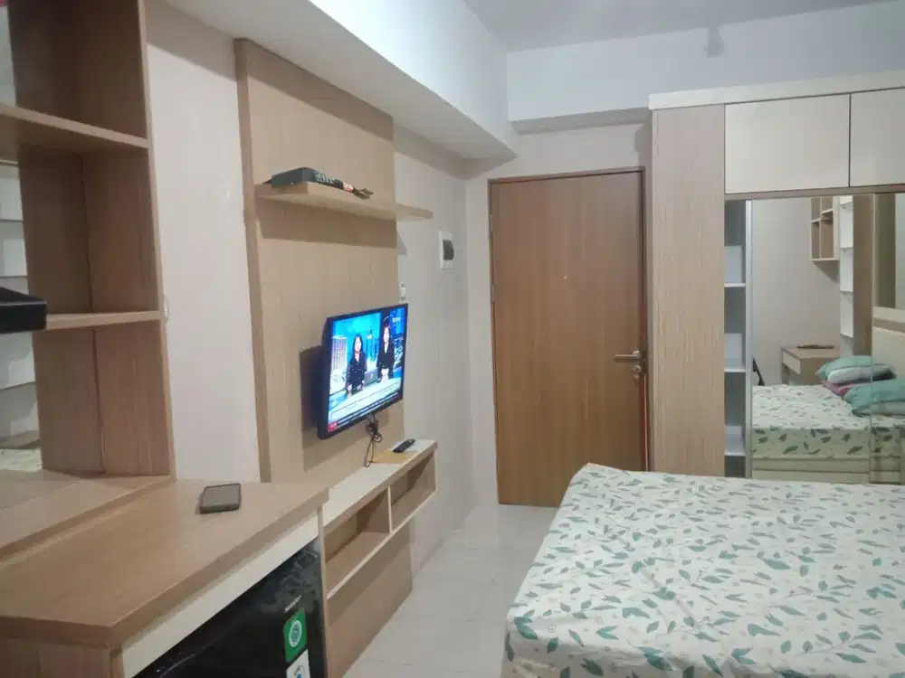 fasiltas kamar yg lengkap & fasilitas apartmen juga oke ,tinggal bawa koper aja