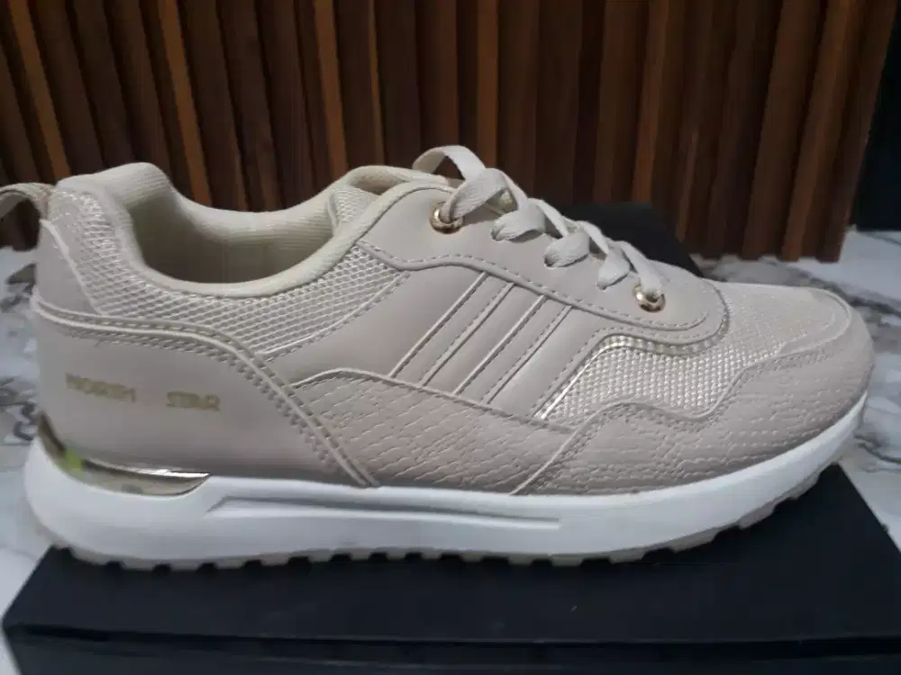 Preloved sepatu kets energizer north star