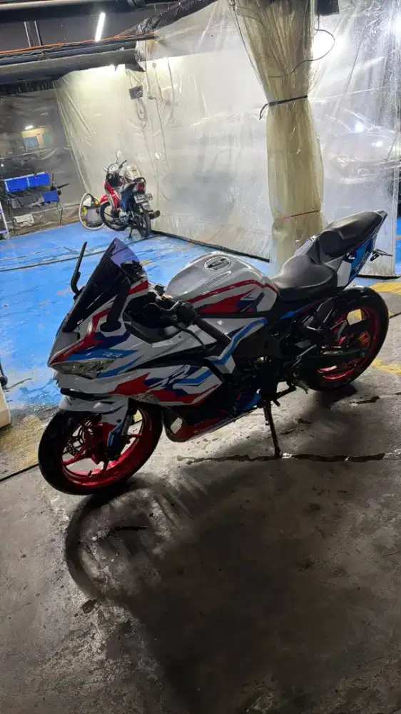 Kawasaki ZX25R ABS With LV