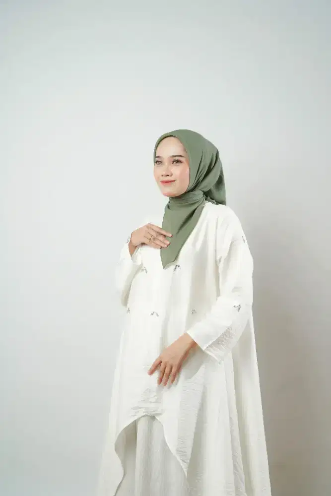 Bella Square Polycotton Premium | Hijab Segi Empat Polos Adem