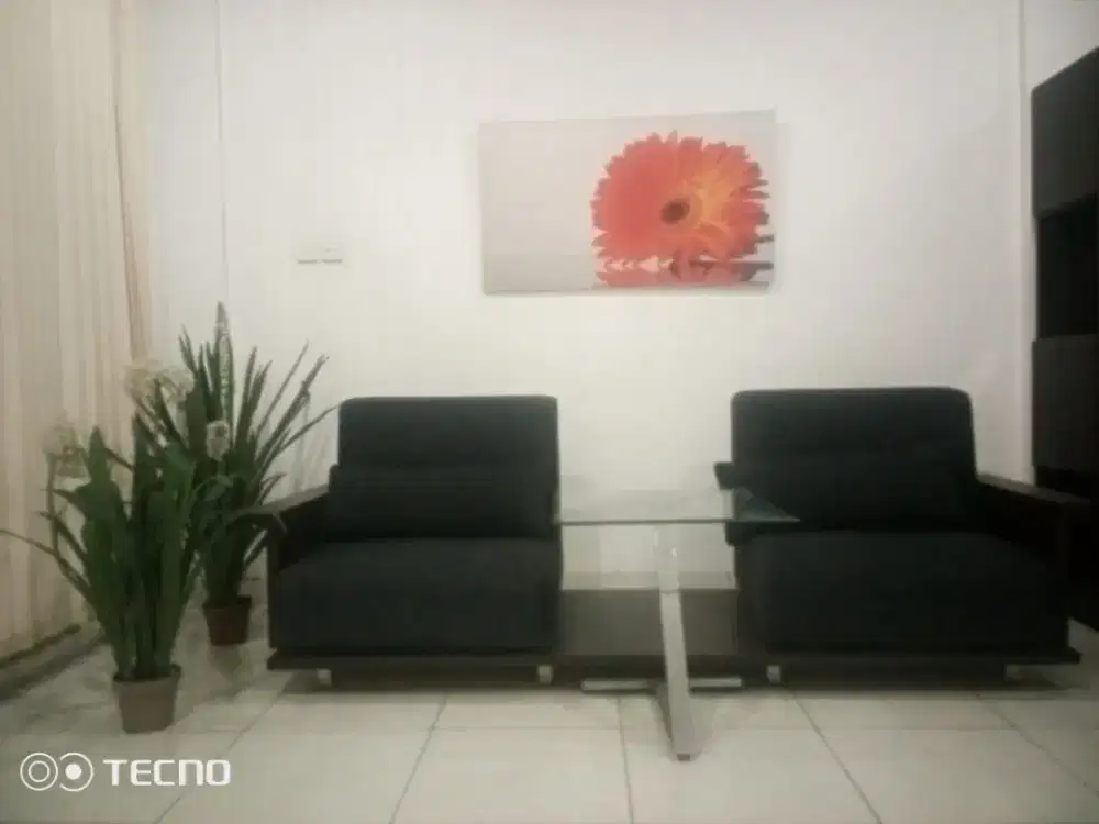 Sofa santai dengan meja