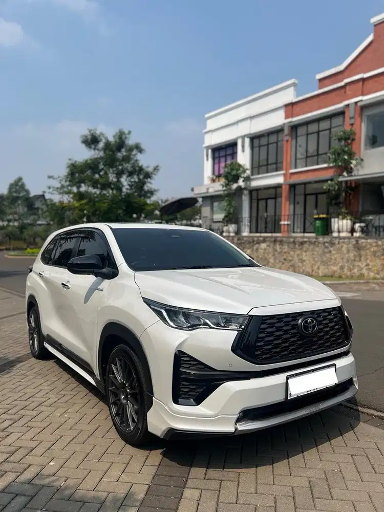 Innova Zenix Q Hybrid Modelista Km Low
