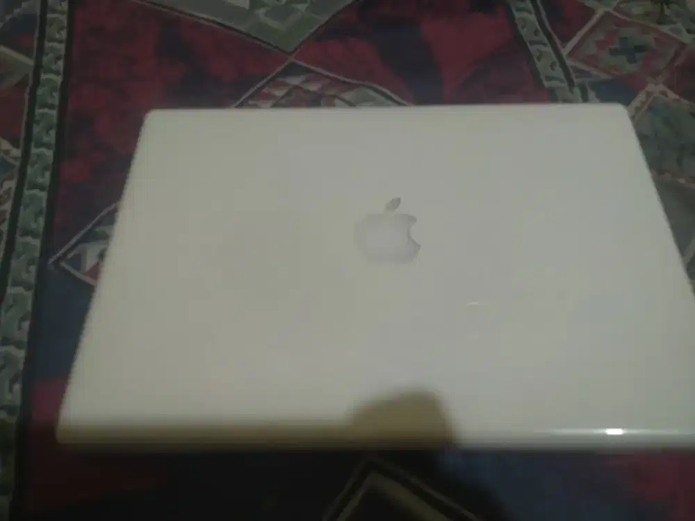 Macbook unibody A1342 tahun 2009