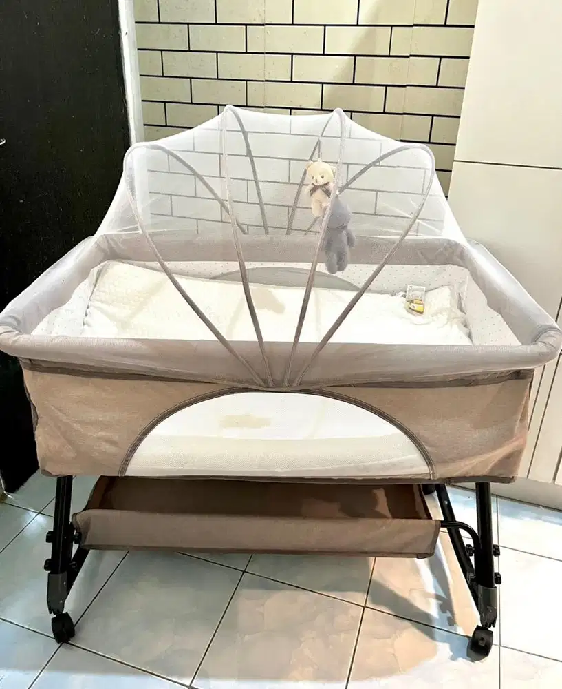 Ranjang Tempat Tidur Bayi Lipat