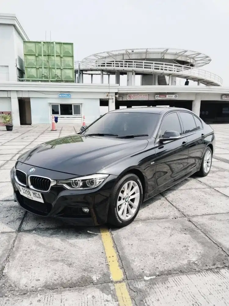 BMW 320i 2.0 F30 Sport AT 2017 Hitam Sedan (Automatic)