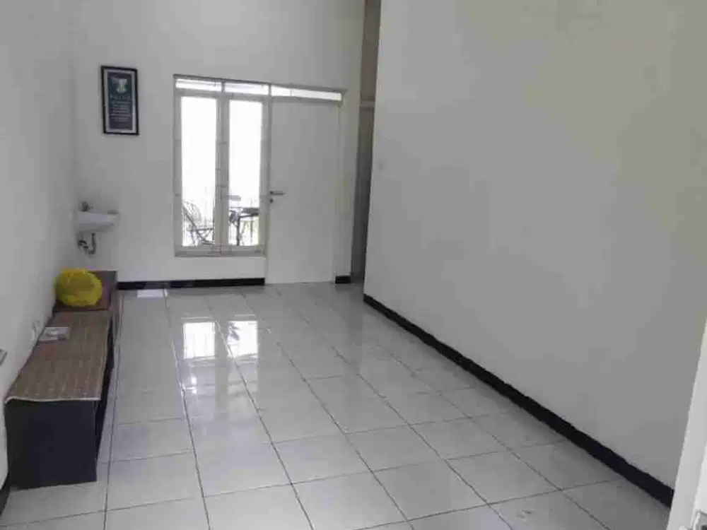 disewakan rumah di taman holis indah 1 siap huni