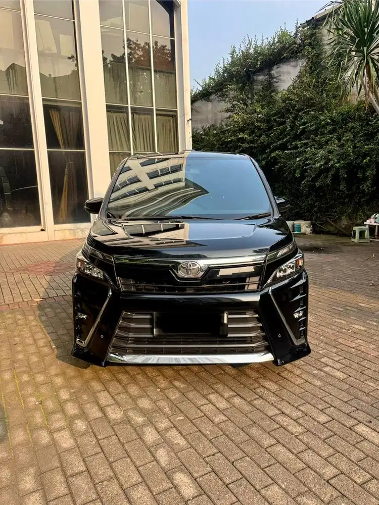 Toyota Voxy 2.0 A/T CBU