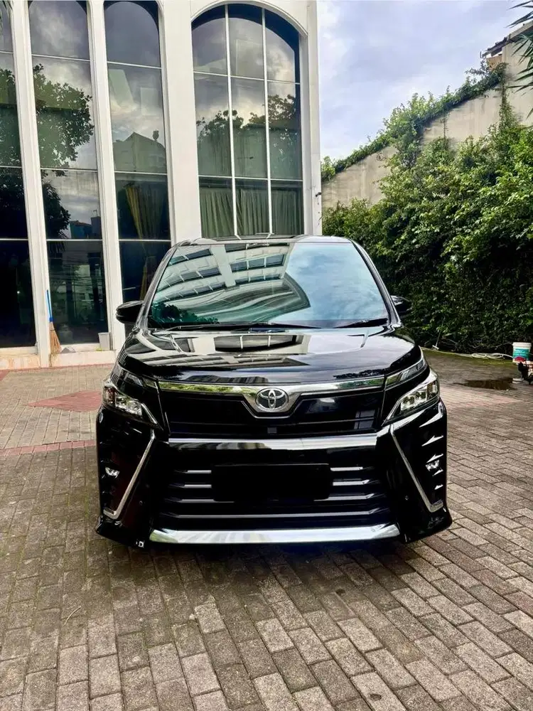 Toyota Voxy (KM 50RBn)