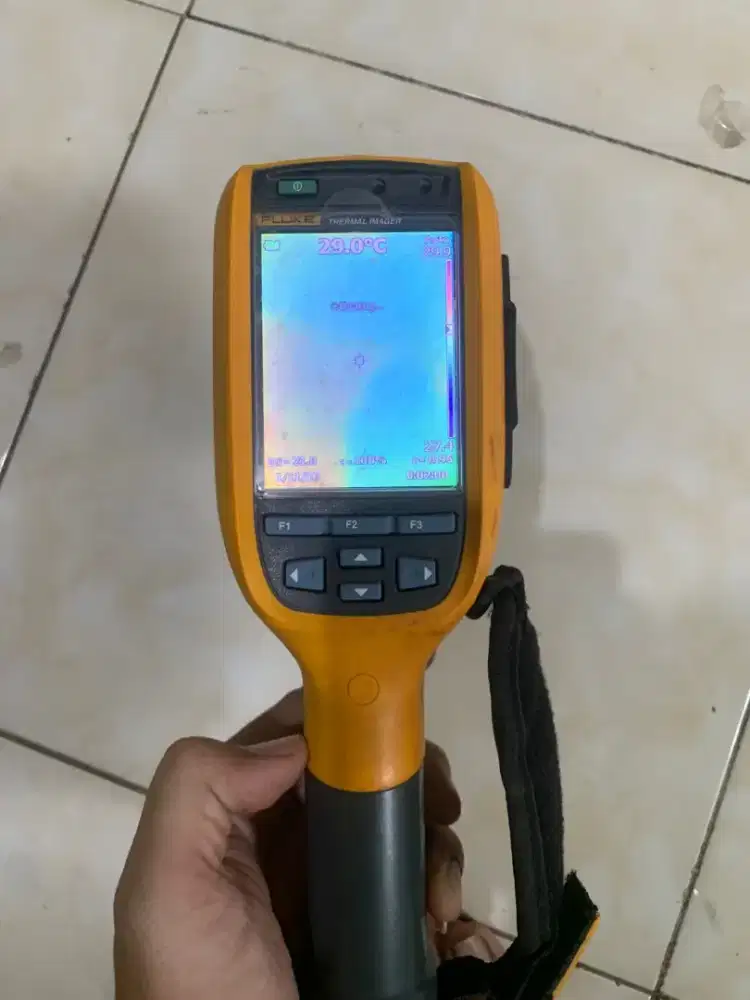 Fluke Ti100 adalah kamera pencitraan termal (thermal imager) portabel