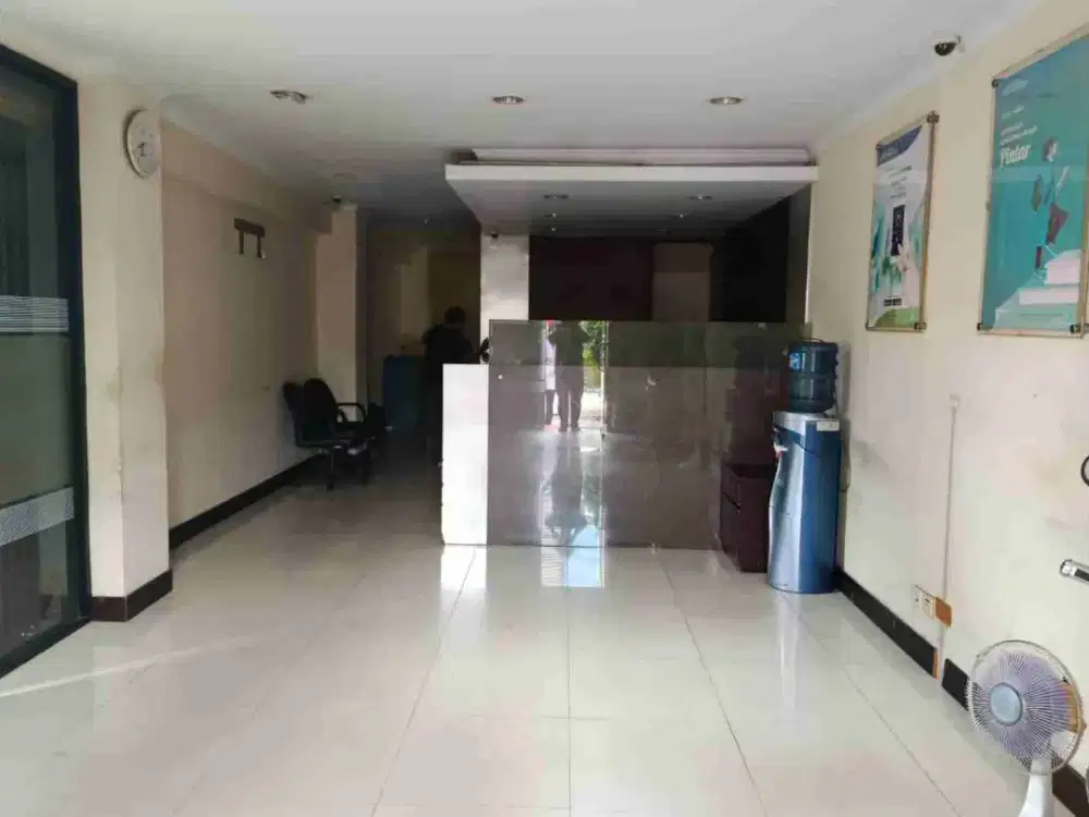 Disewakan Ruko 3 lt- Hook.Cempaka Putih.Jakarta Pusat.