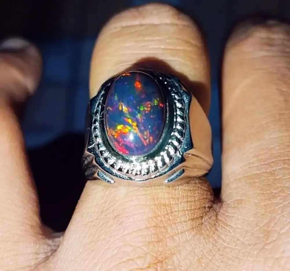 Batu cincin black opal kalimaya, aslinya lebih bagus dari gambarnya
