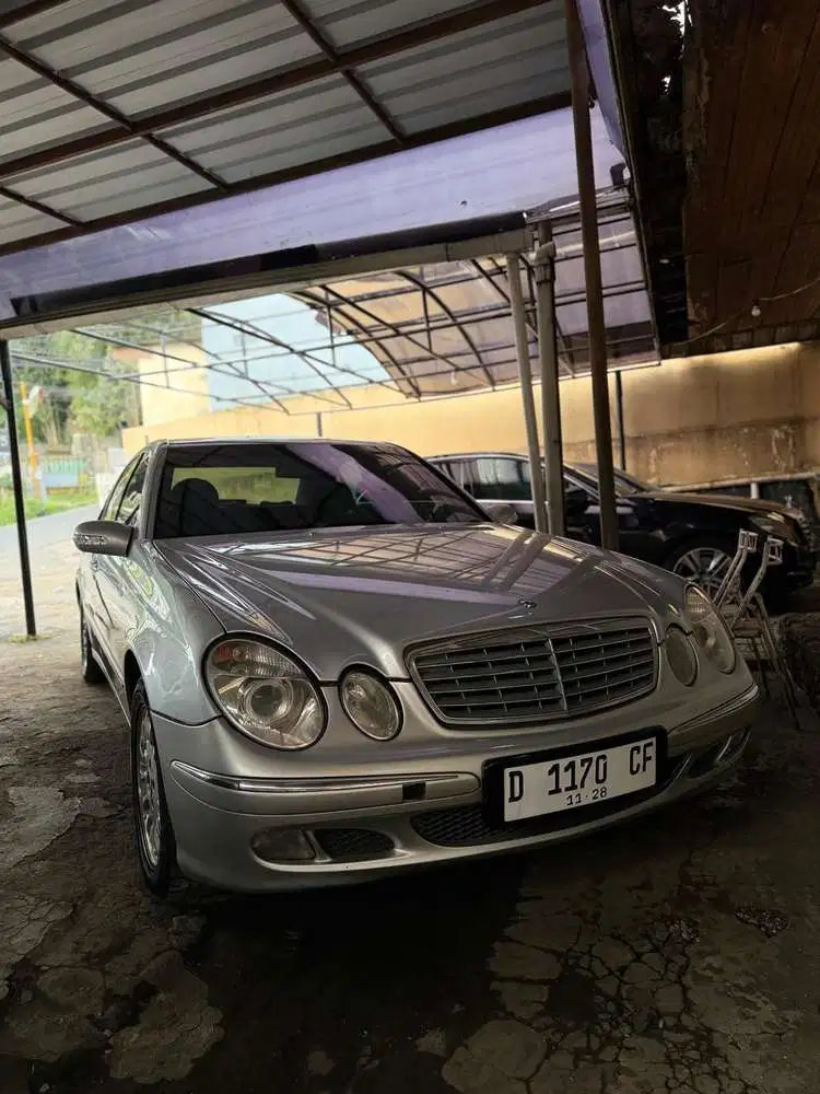 Mercedes-Benz E260 2001 Bensin