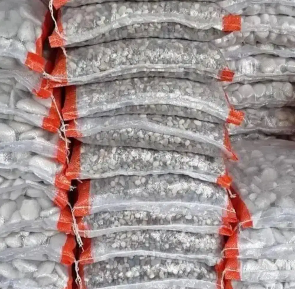 Jual batu koral sikat putih dan panca warna cocok untuk carpot garasi