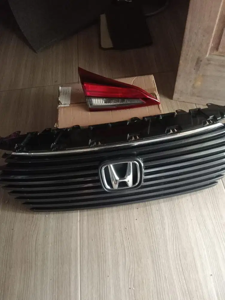 grilf depan mobil Honda HR-V model Vezel.