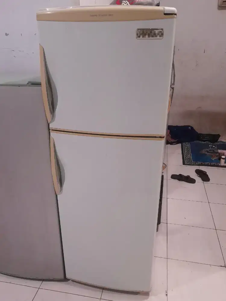 Kulkas 2 Pintu Sanyo
