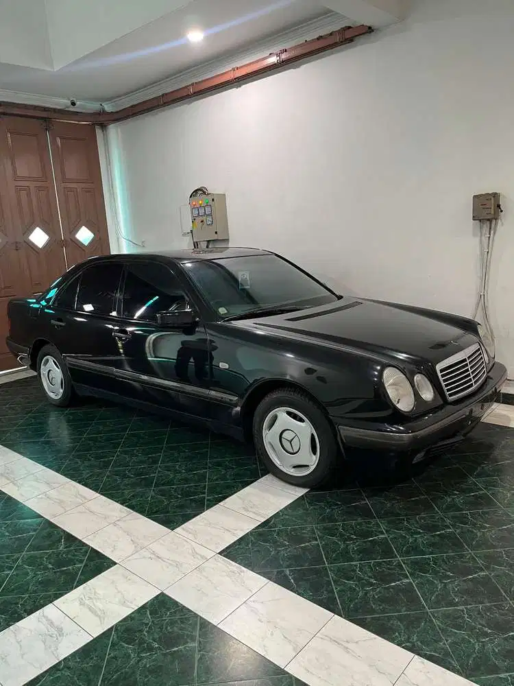 Mercedes-Benz E230 1997 Bensin