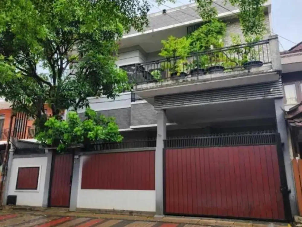 Dijual Rumah Cantik 3 Lantai di BSD Sektor Tangsel