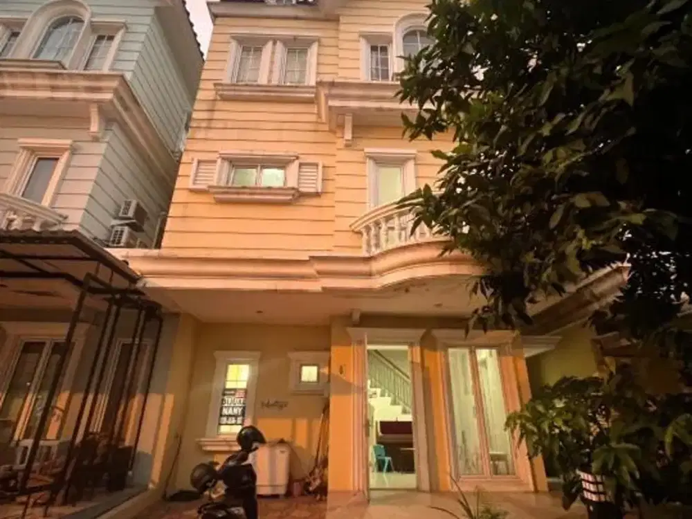 Dijual Rumah 3 Lantai Montana Village Strategis Gading Serpong