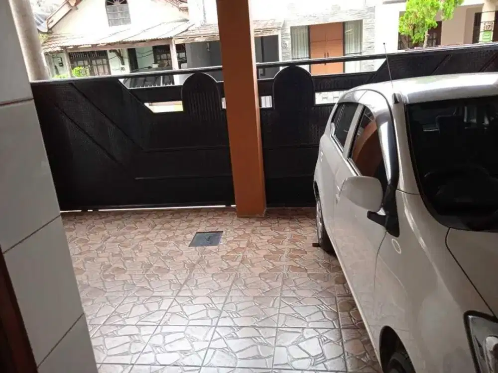 Dijual Harga Bawah Pasaran Rumah 3 Lantai Bintaro Tangsel