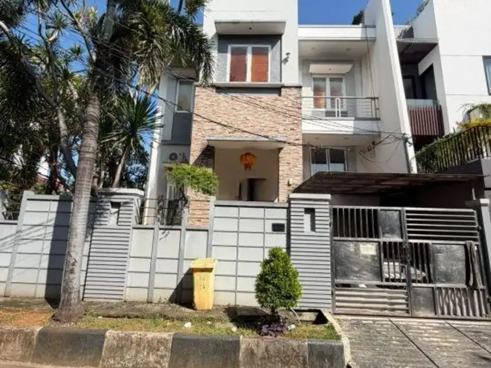 Disewakan Rumah Luas Hook Furnished di Sunter Jakarta Utara