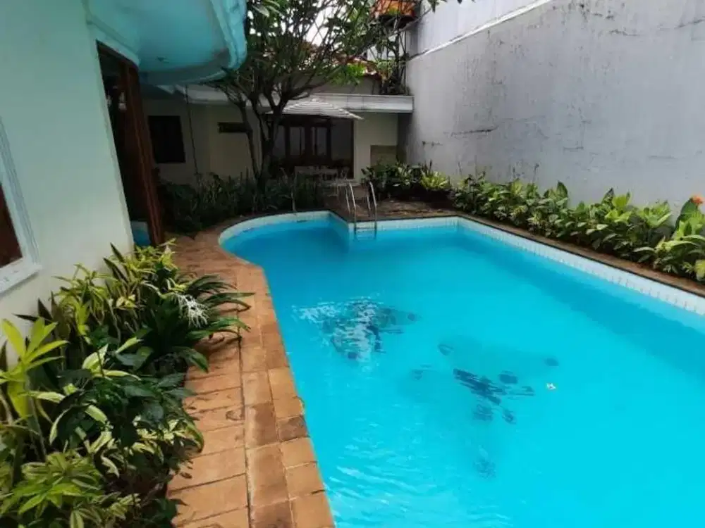 Disewakan Rumah dengan Pool di Dharmawangsa Raya Jaksel