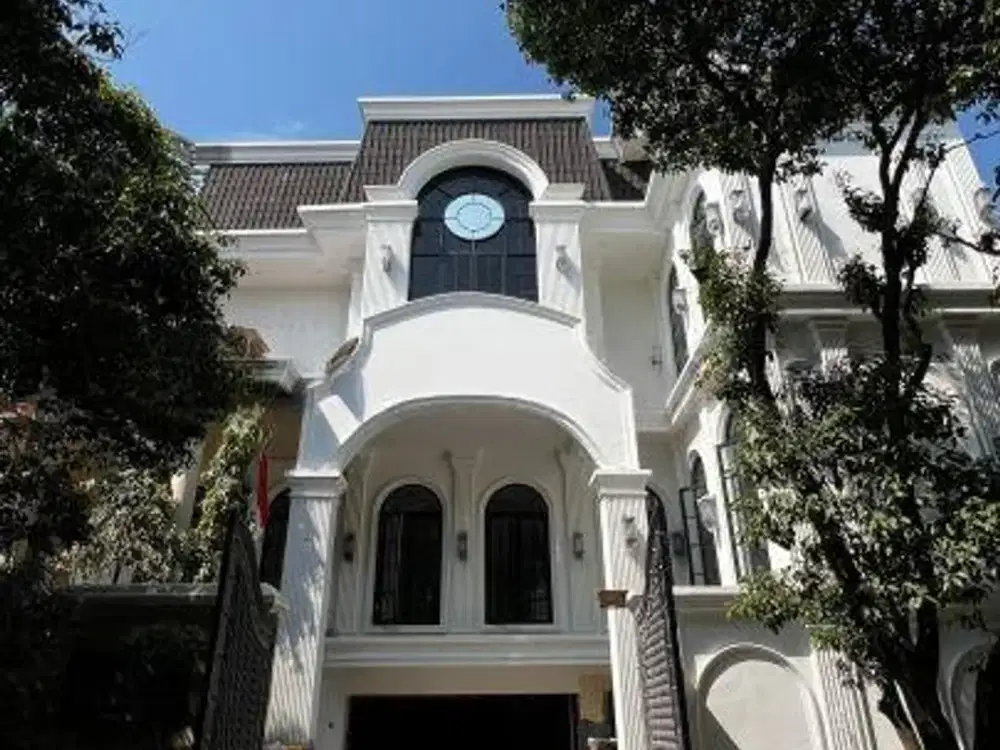 Dijual Rumah Mewah dengan Kolam Renang di Pondok Indah Jaksel