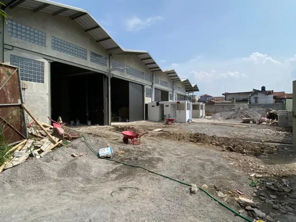 Gudang Strategis di Jalan Kopo Dekat Lanud Sulaiman