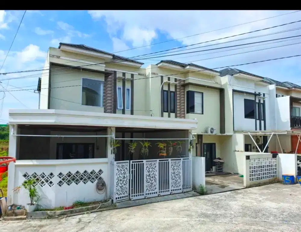 Rumah keren lantai 2 tengah kota